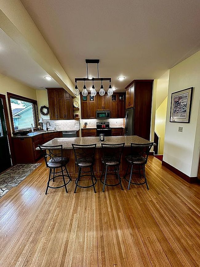 Image of 404 2nd Ave Ne