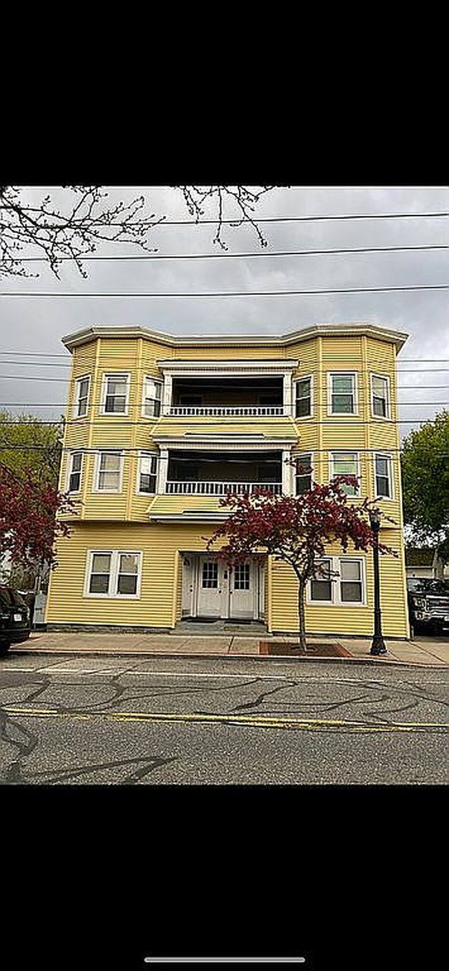 Photo of 288-292 East St, Ludlow, MA