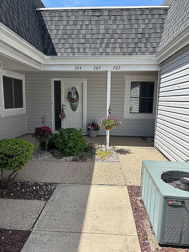 Photo of 204 Bentley Ct E, Saint James, NY