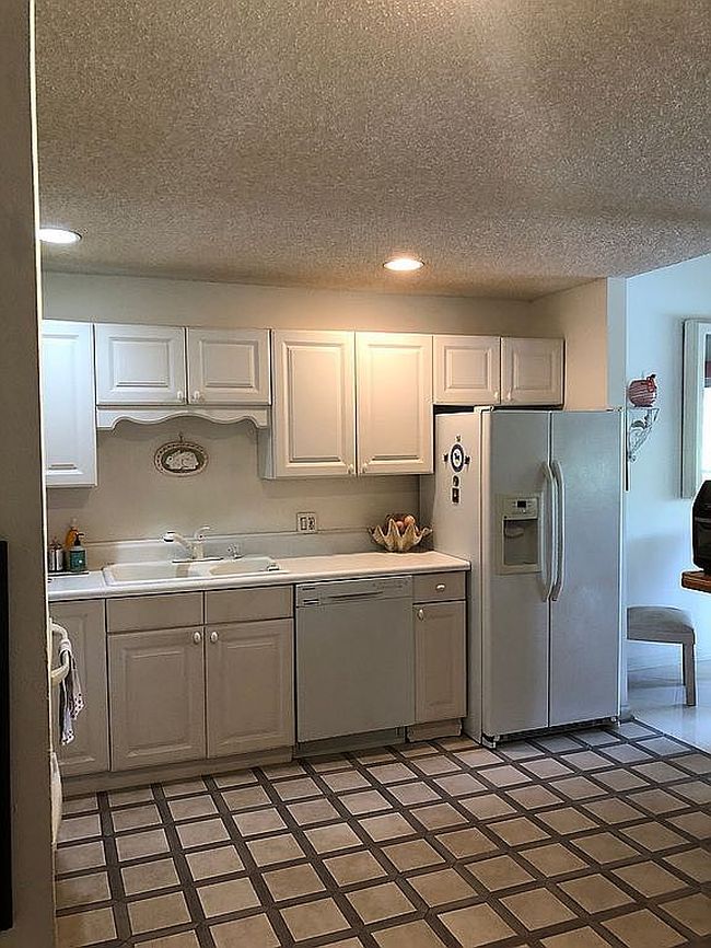 Image of 7 Lexington Ln E