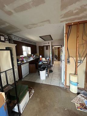 Additional photo 3 of property located at 1401 S Surrey Dr