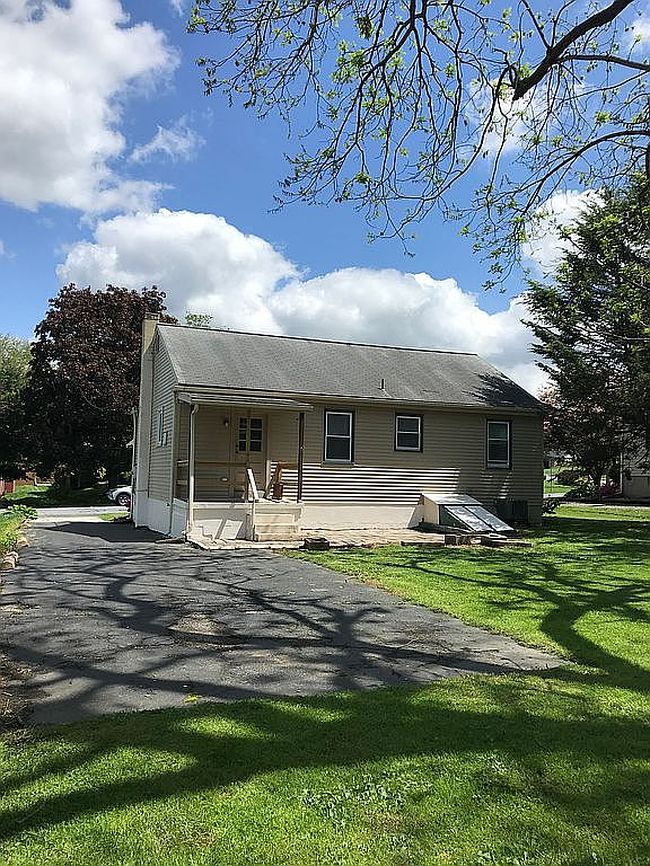 Photo of 116 Buttonwood Ln, Lancaster, PA