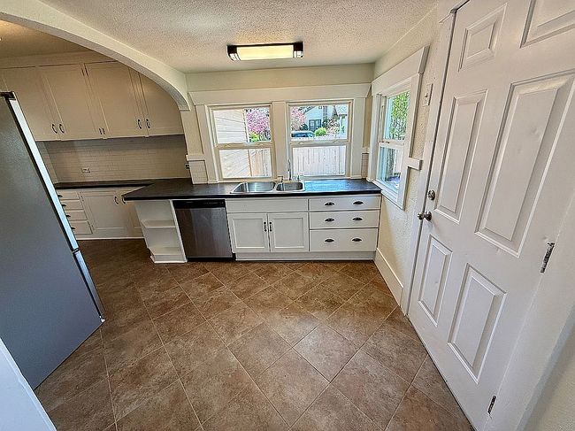 Image of 106 N 37th Ave
