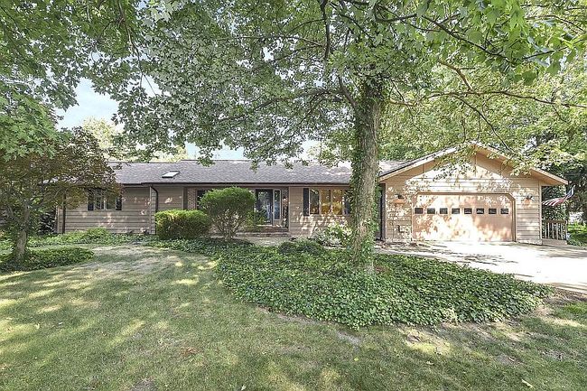 Photo of 619 Cahoon Rd, Bay Village, OH