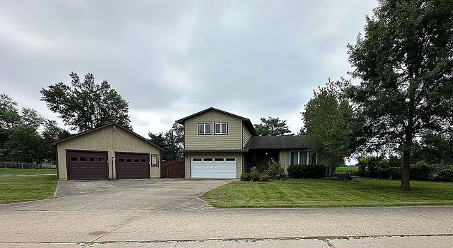 Photo of 1001 Meadowlark Dr, Carterville, IL