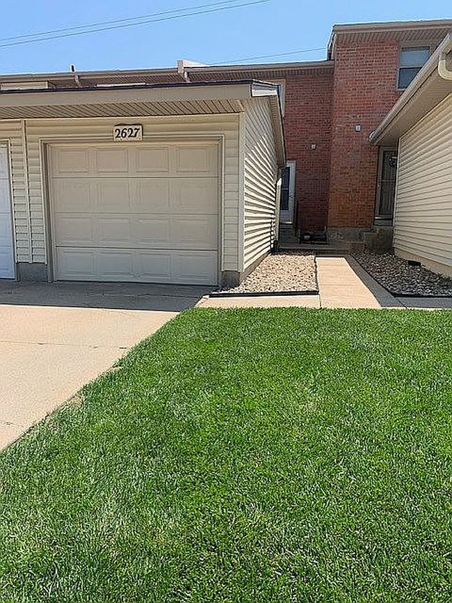 Photo of 2627 Nottingham Ct #Townhouse, Lincoln, NE