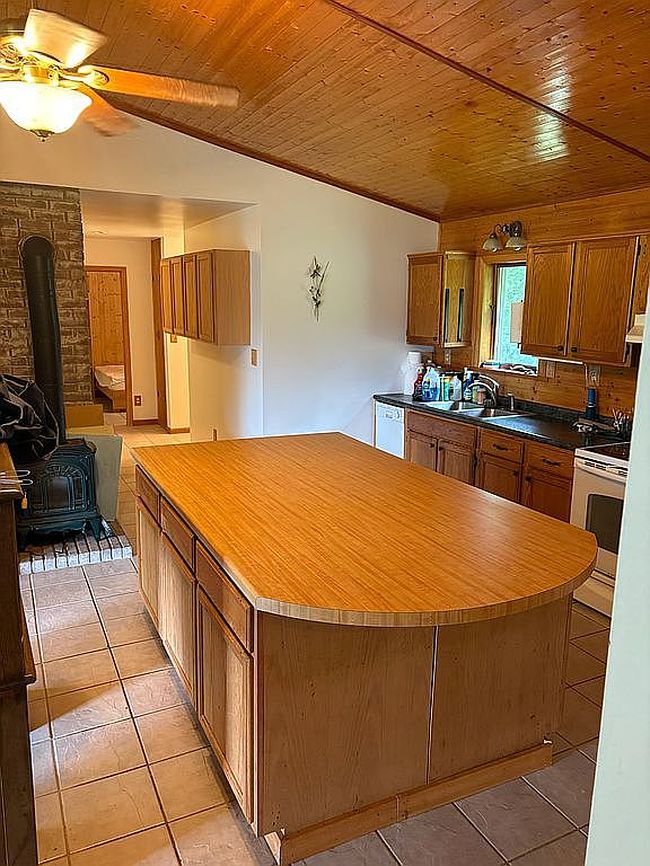 Photo of 42936 Superior Rd, Houghton, MI