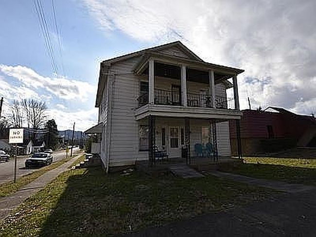 Image of 264 Broadway St