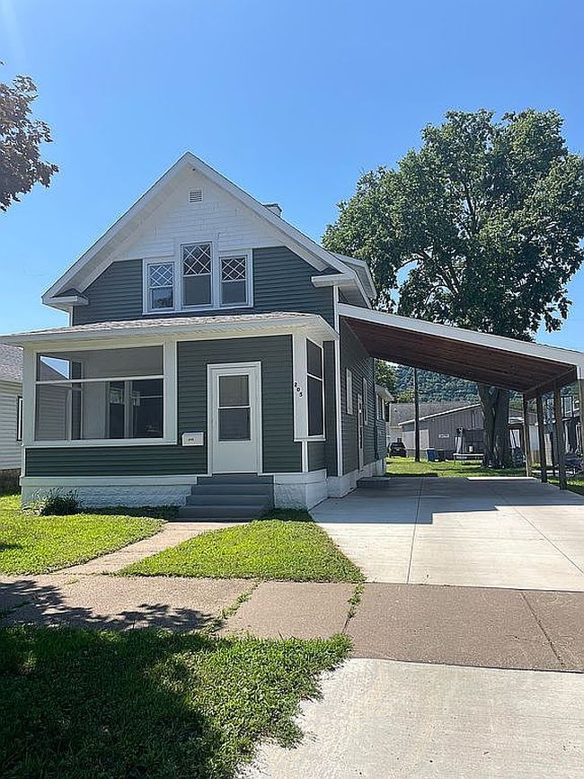 Photo of 205 E Howard St, Winona, MN