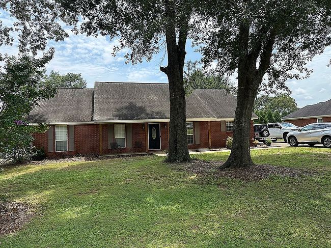 Photo of 460 Spring Hollow Dr, Deatsville, AL