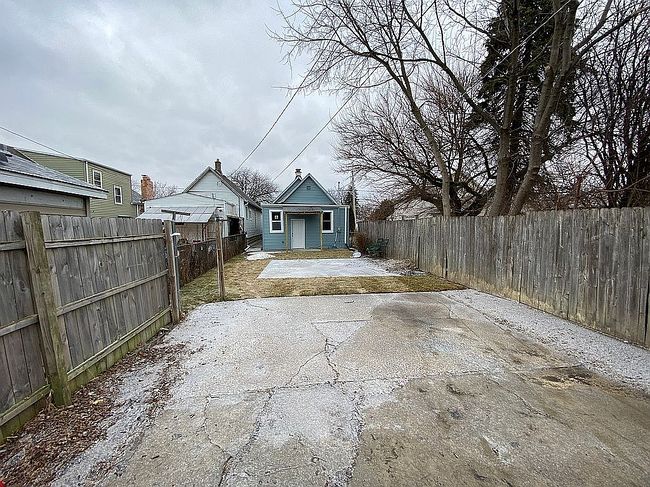 Image of 417 S Victory St