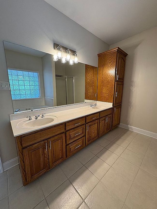 Image of 11107 Garrett Dr