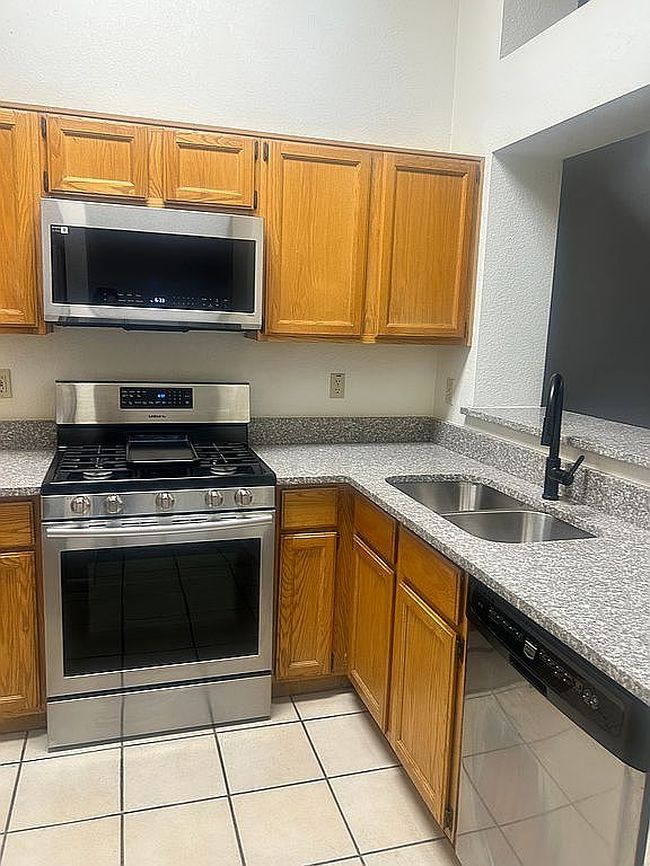 Image of 2571 W Crawford St