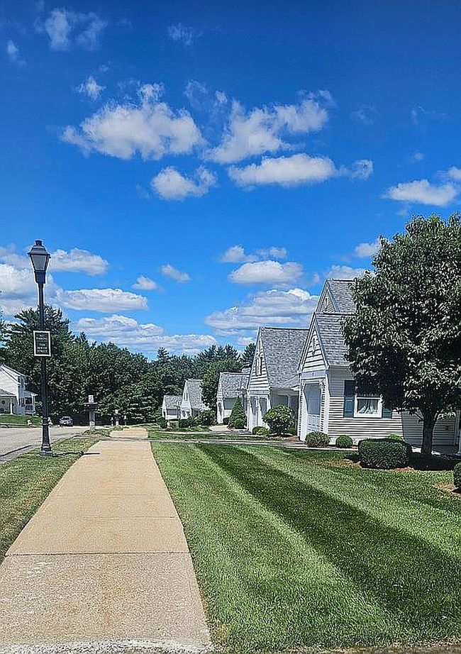 Photo of 4 Bow Center Rd Apt E2, Bow, NH