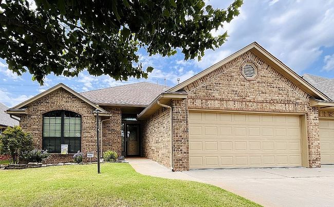 Photo of 10924 Nw 116th St, Yukon, OK