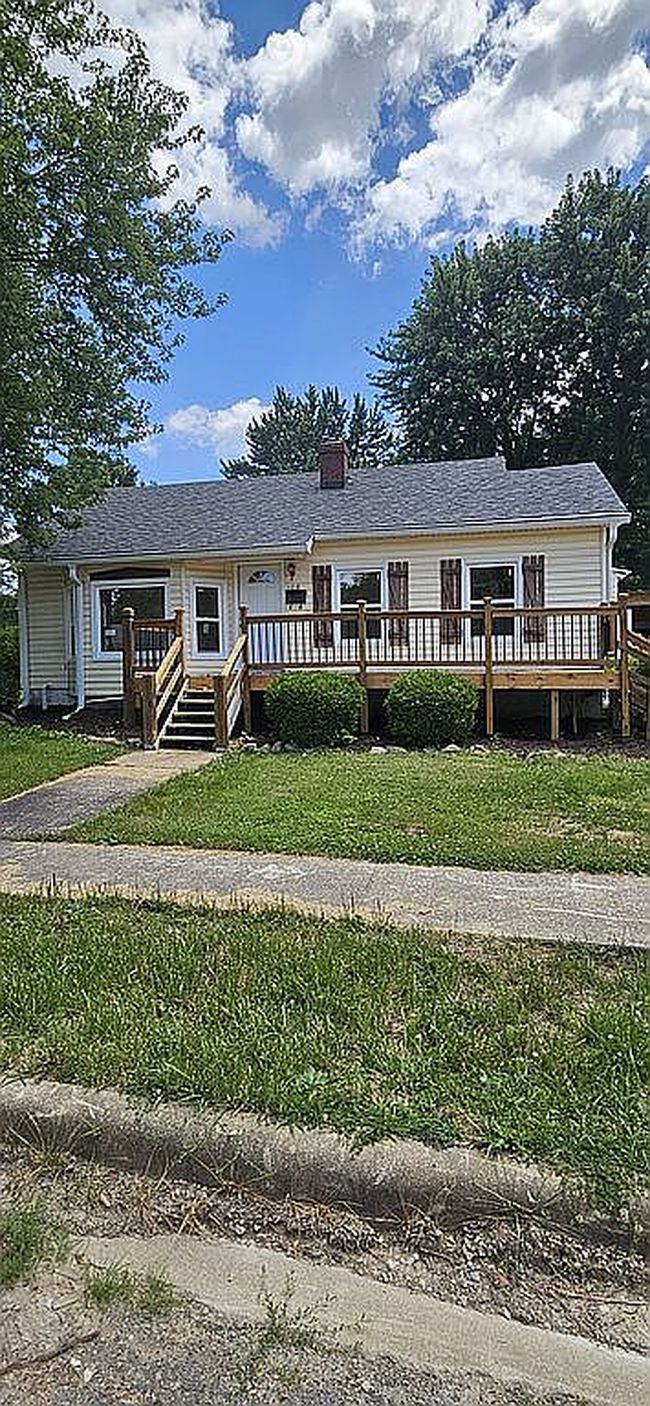Photo of 106 Jefferson Dr, Bowling Green, MO