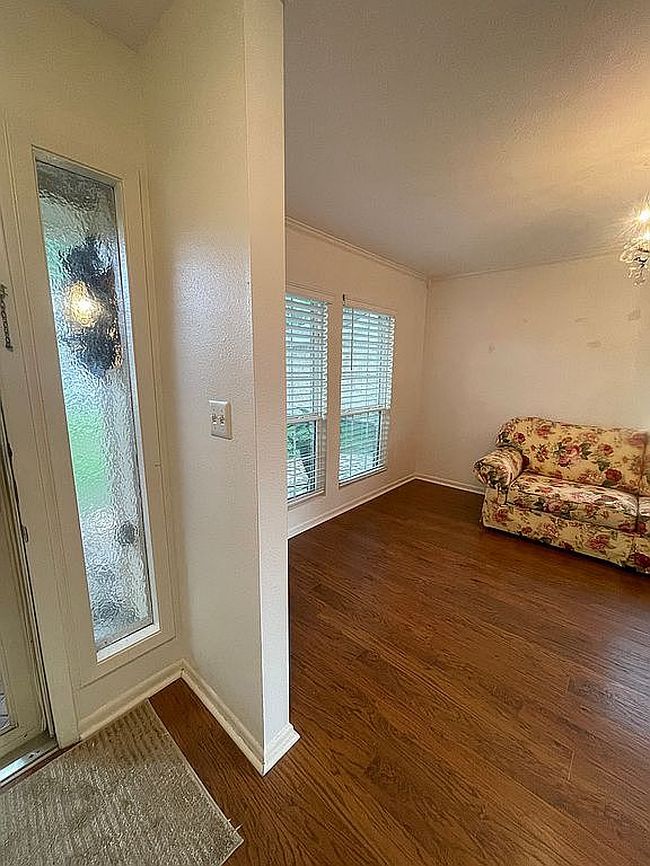 Photo of 210 Londonderry Dr, Victoria, TX