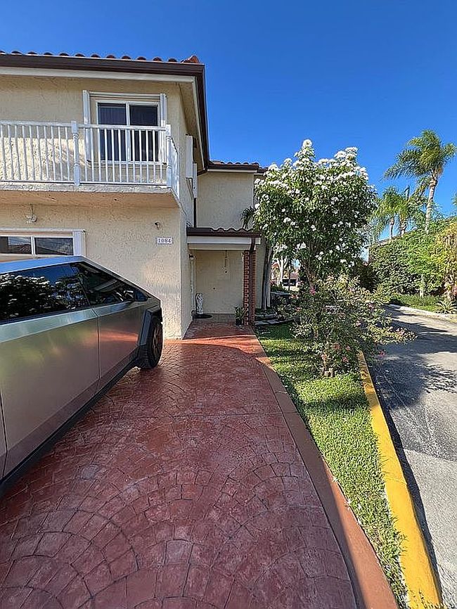Photo of 1084 Sw 135th Pl, Miami, FL