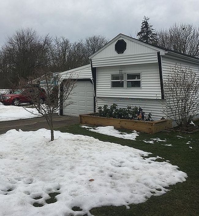 Photo of 43 Rockland Ave, Clarence, NY