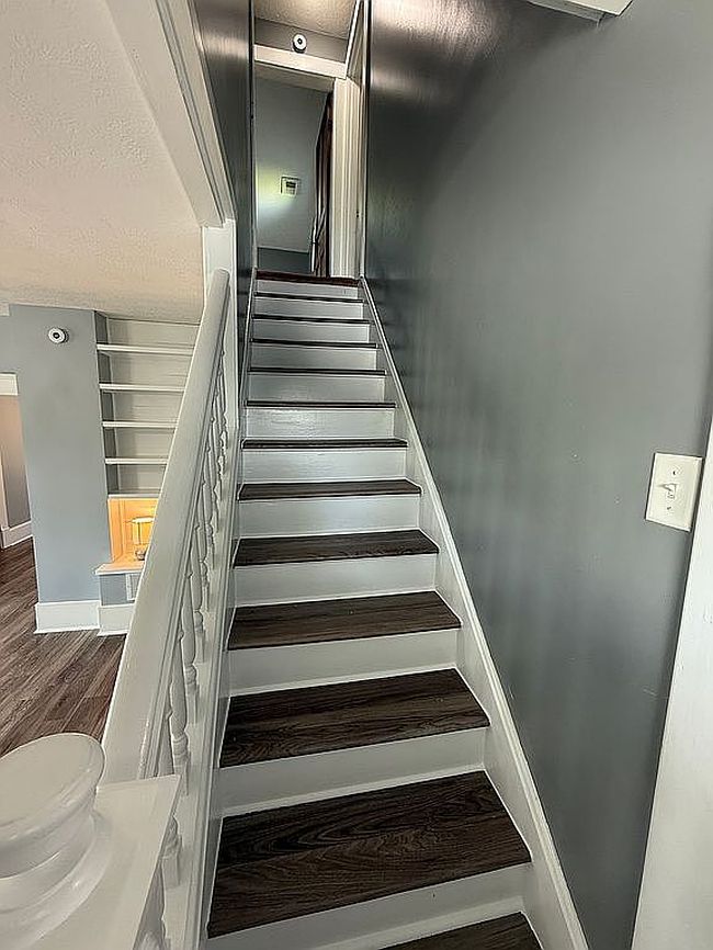 Photo of 302 N Main St, Pleasantville, OH