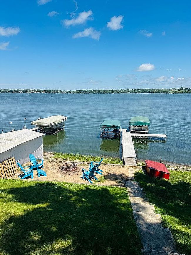 Photo of 316 Best Point Dr, Madison, SD