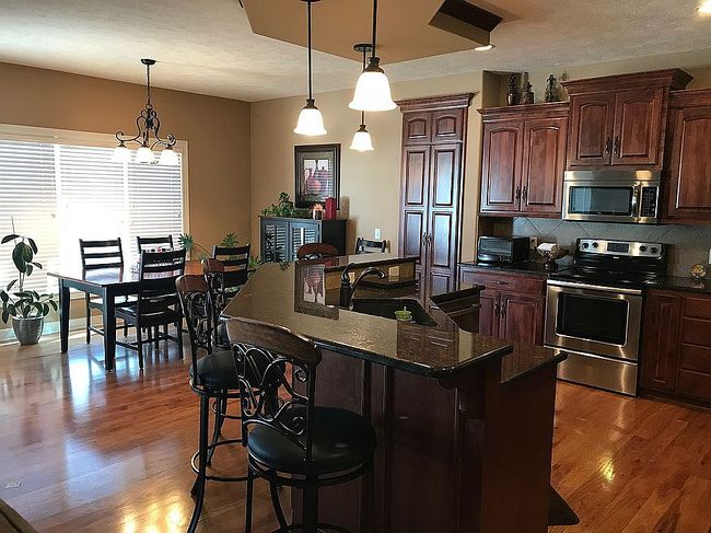 Photo of 7975 Shadow Lake Dr, Papillion, NE
