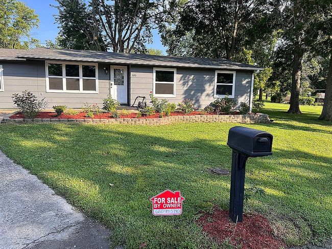 Photo of 105 Sunset Dr, Salisbury, MO