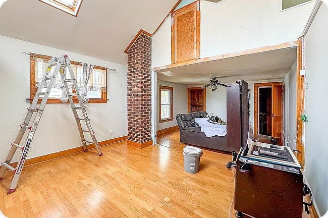 Image of 803 W Armstrong Ave