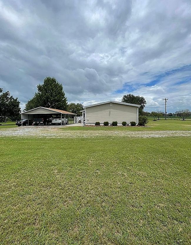 Photo of 639 Dilliard Moore Rd, Unadilla, GA