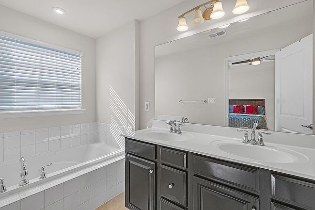 Additional photo 3 of property located at 519 Streamview Dr