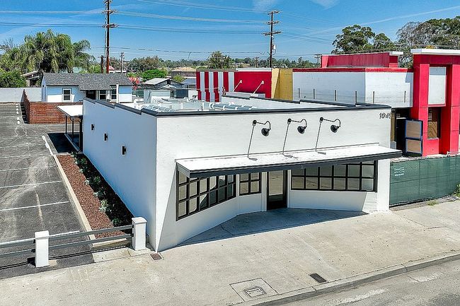 Photo of 1045 Main St