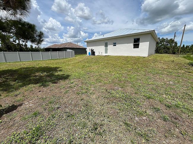 Photo of 1076 Dearborn St, Lehigh Acres, FL