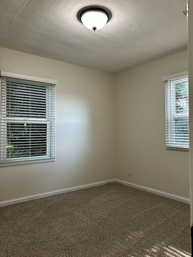Image of 844 W Main St