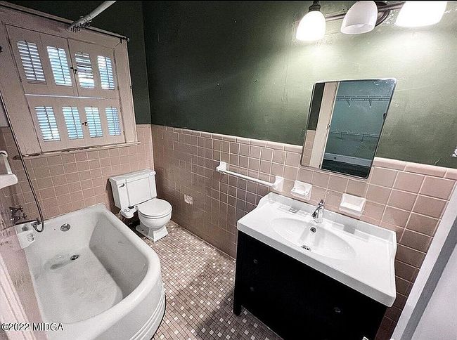 Image of 104 Everett Sq