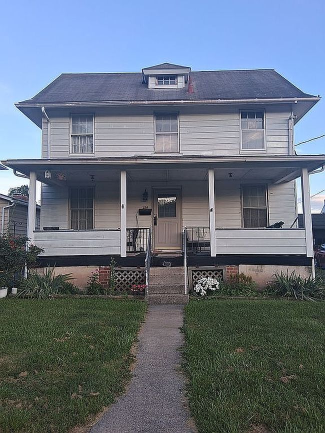Photo of 224 7th Ave