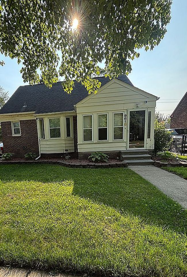 Image of 9615 W Parkway St