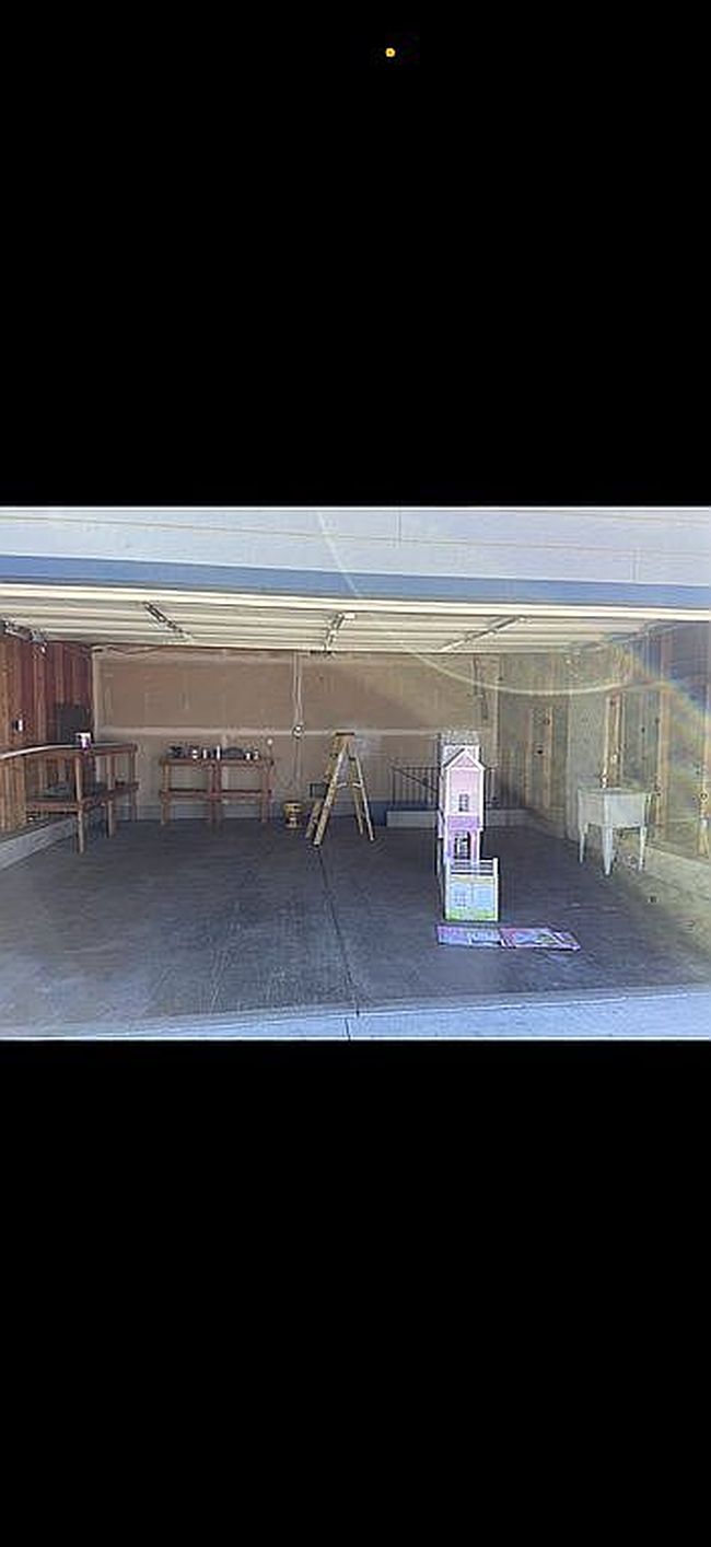 Image of 725 W Chicory Ln