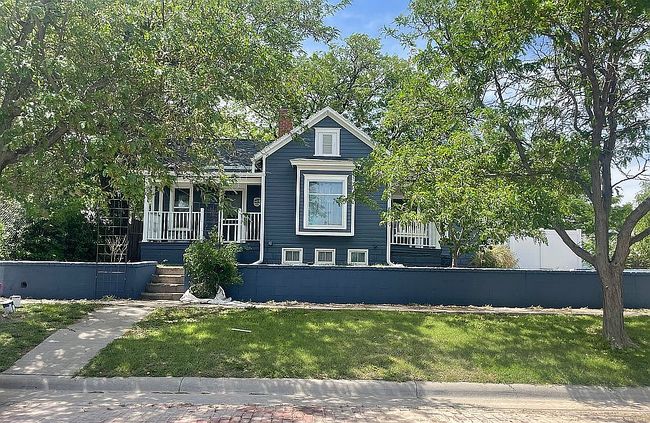 Preview of property located at 300 W 17th St