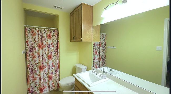 Photo of 1721 E Bankhead Dr, Weatherford, TX