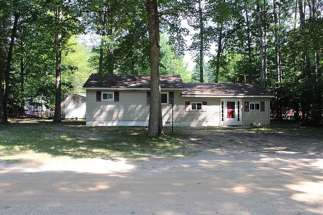Photo of 124 Chickasaw St, Roscommon, MI