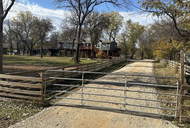 Photo of 7030 River Trl, Weatherford, TX