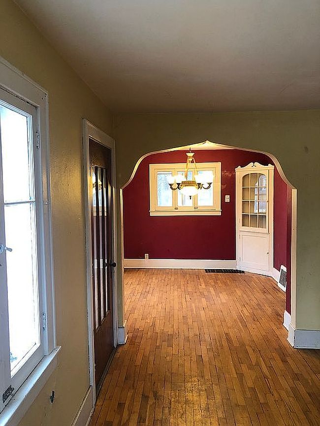 Photo of 524 W Lake Lansing Rd, East Lansing, MI