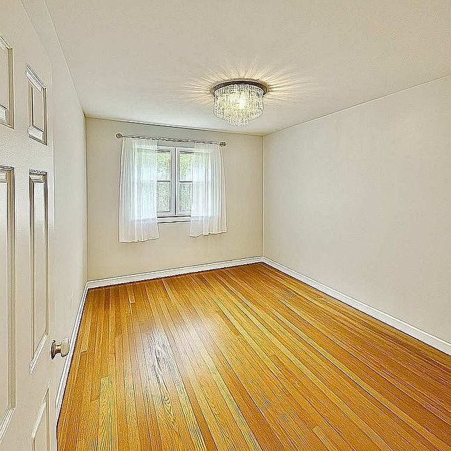 Photo of 8 Wooleys Ln, Great Neck, NY