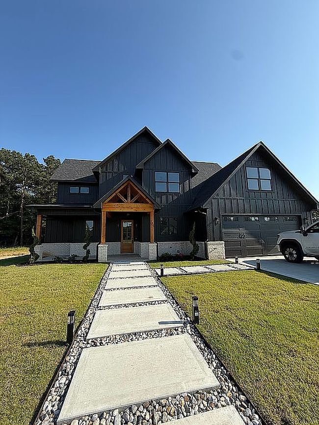 Photo of 131 Bronco Dr, Texarkana, TX
