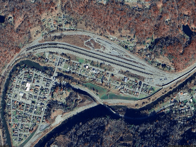 403 Cedar St, Loyall, KY