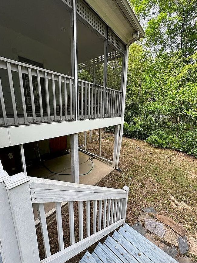 Image of 284 Lakeside Dr
