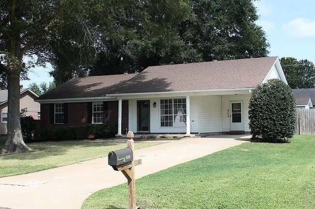 Photo of 606 Sandy Dr
