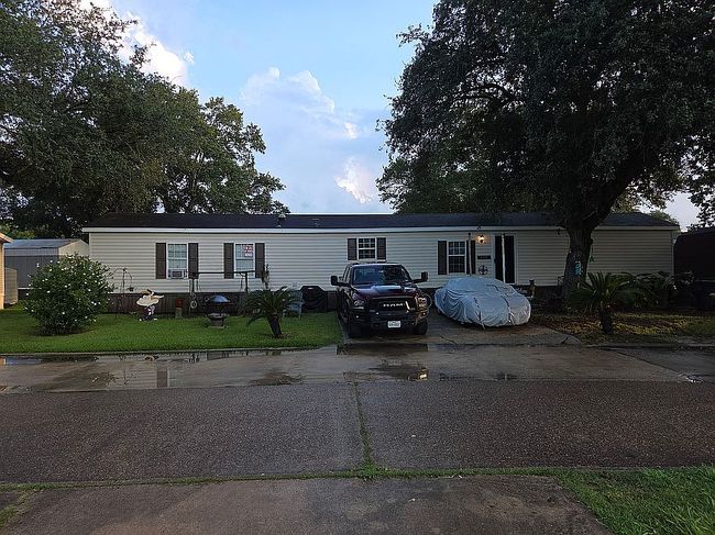 Photo of 3300 Pine Ln, Nederland, TX
