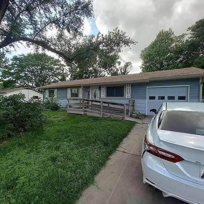 Photo of 817 N Young St, Wichita, KS