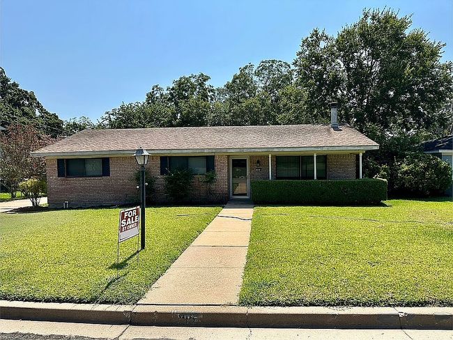 Photo of 916 Wedgewood Dr
